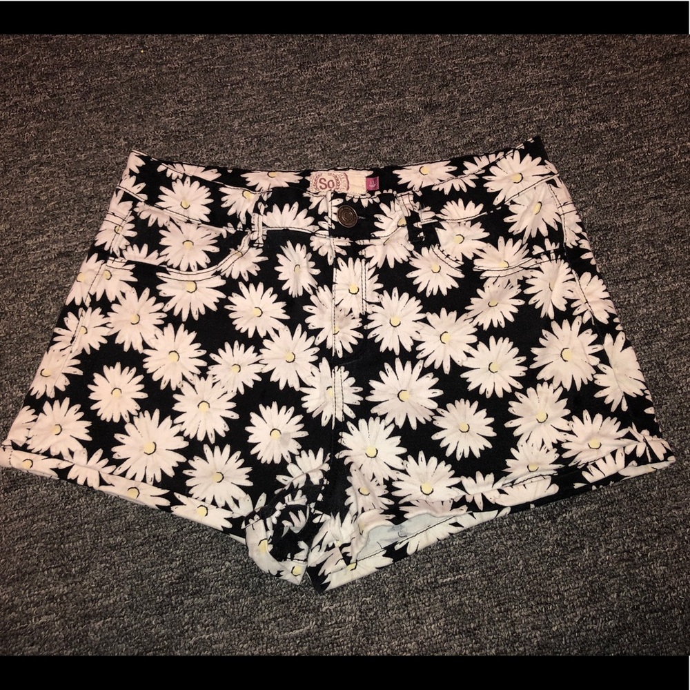 SO Black and White Daisy Flower Shorts